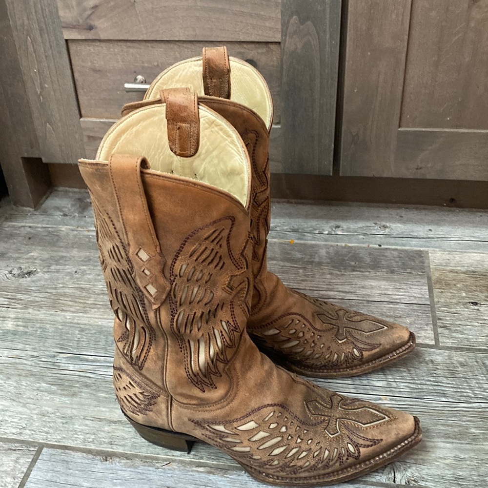 CORRAL Distressed Wing and Cross Inlay Snip Toe Cowboy Boots A1993 9.5